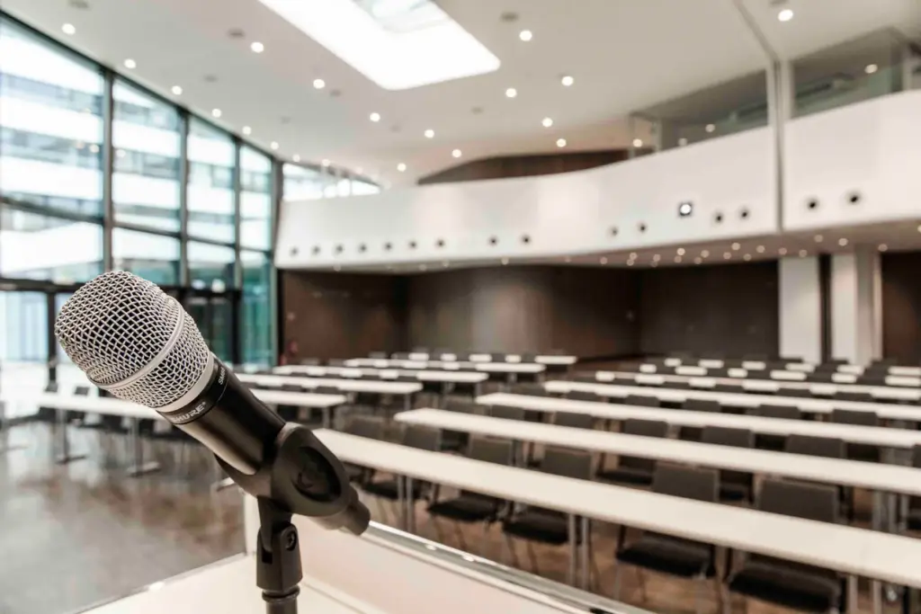 Look21 Conference Hall – Modernste Medientechnik im Einsatz, realisiert von Pro Video GmbH